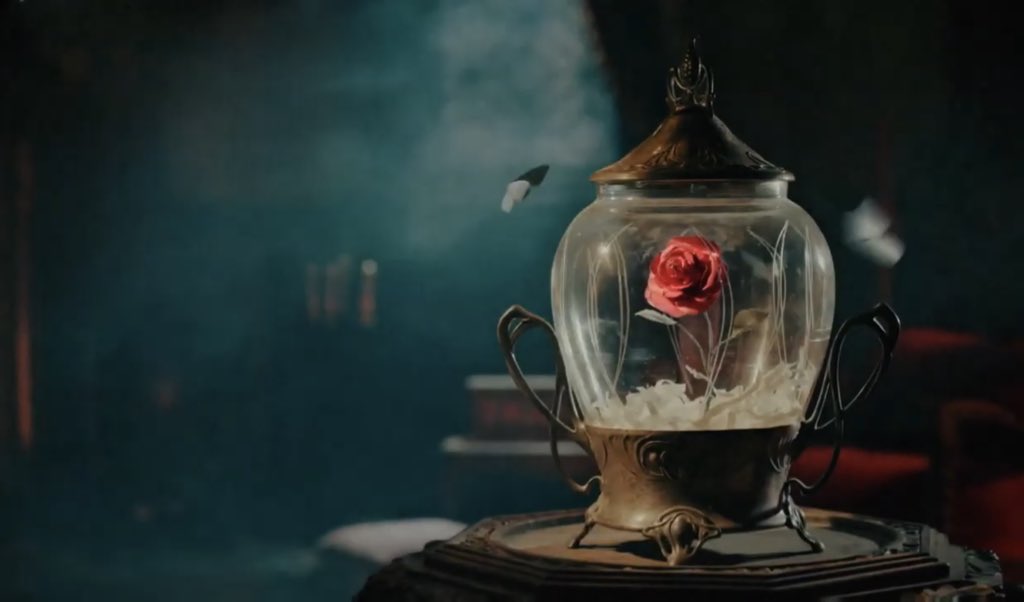 If you haven’t noticed, the blood formed a butterfly as if hinting that a butterfly died. If we relate it to the sister theory, we could say that one butterfly died, but we still have another butterfly left.Hello, Nurse Park.  #ItsOkayToNotBeOkay  #ItsOkayNotToBeOkayEp13