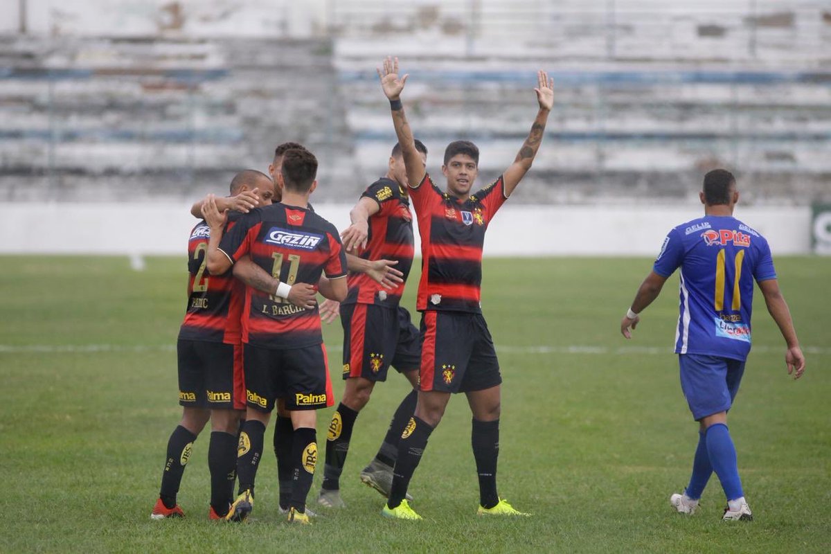 sportrecife's tweet photo. Fim do primeiro tempo: Decisão 0x3 Sport. Gols rubro-negros foram marcados por Leandro Barcia, Betinho e Elton. #DECxSPT #PST https://t.co/ATRBabdKYq