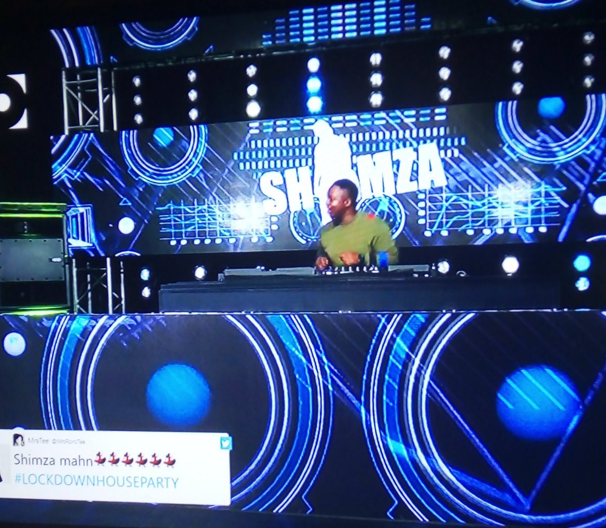 blanchaboo's tweet photo. Shimmy Shimmy.. SHIMZA 🔥🔥🔥🔥🔥🔥🔥🔥🔥🔥🔥#Lockdownhouseparty https://t.co/y6CPxgZRnK