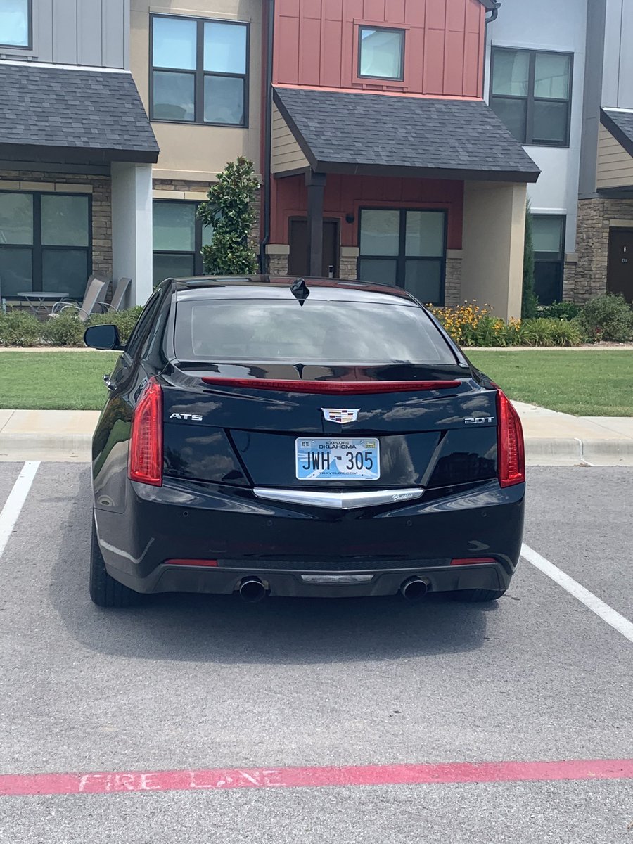 Amyloid007's tweet photo. @TulsaPolice 911 urgent response at Residrnces Boardwalk, Bixby in welfare check of 12 year old child of missing mother absent at moving trailers packing fast- where is mom? Boy? Dog?? Hurry there before they’re gone!! 911 https://t.co/UCOIvzR0Bg