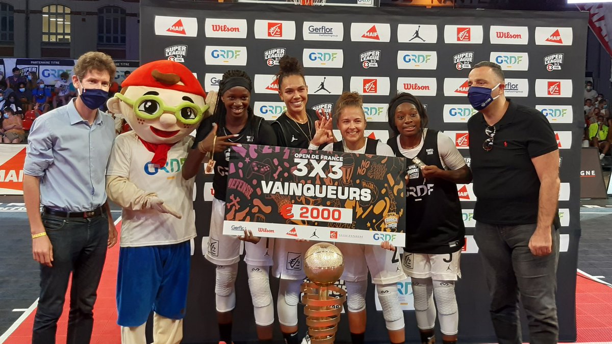 #OpenFrance3x3 #GRDF @3x3Ffbb @ffbasketball 
🏆Finale féminine #LasCampeonas : Soana Lucet @caro_hrd6 @victoriamajeko1 @marie_mane 🏀🏀💫
#RebondOffensif