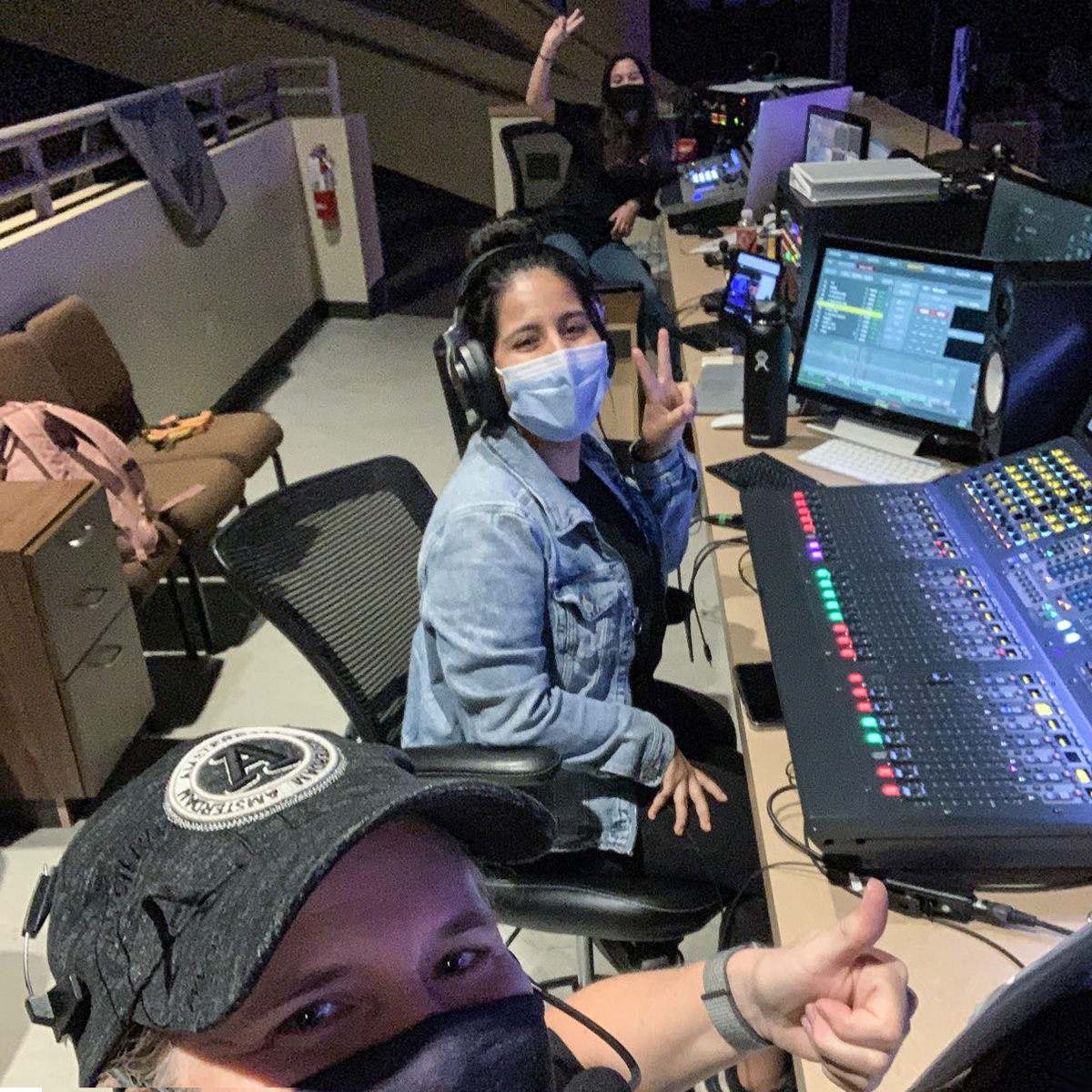 Avid's tweet photo. 👋 All girls at FOH!

📷 @thekarimartinez
▶️ https://t.co/ZvdoMj5jrT
⠀
#girls #foh #livesound #venue #s6l #avid #iamavid https://t.co/3nX9OvgGad