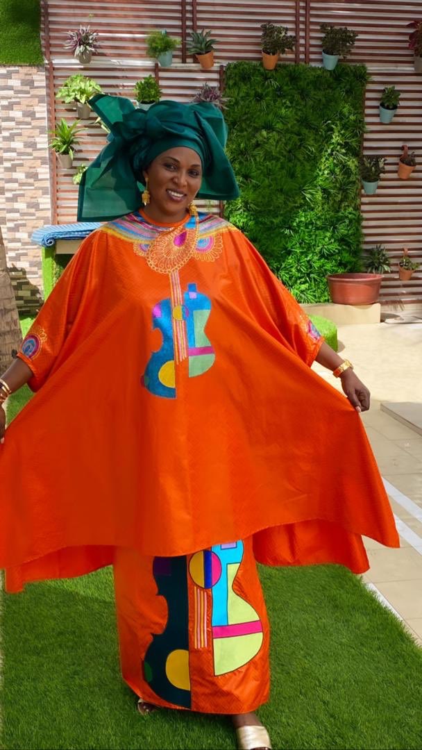 Algueye_Dakar's tweet photo. Mme Ndiaye, soutient lโindustrie locale... ๐ฅฐโค๏ธ๐๐ฝ๐ฅ
Elle aussi a choisit #AlgueyeDakar et est radieuse dans cette tenue de la collection Symphonie.
Le consommer local nous va si bien! ๐๐๐พ
#madeinsenegal #madeinafrica #localmodel #lifestyle #styleinspiration #Mode #Fashion https://t.co/8p2hr2DLzL