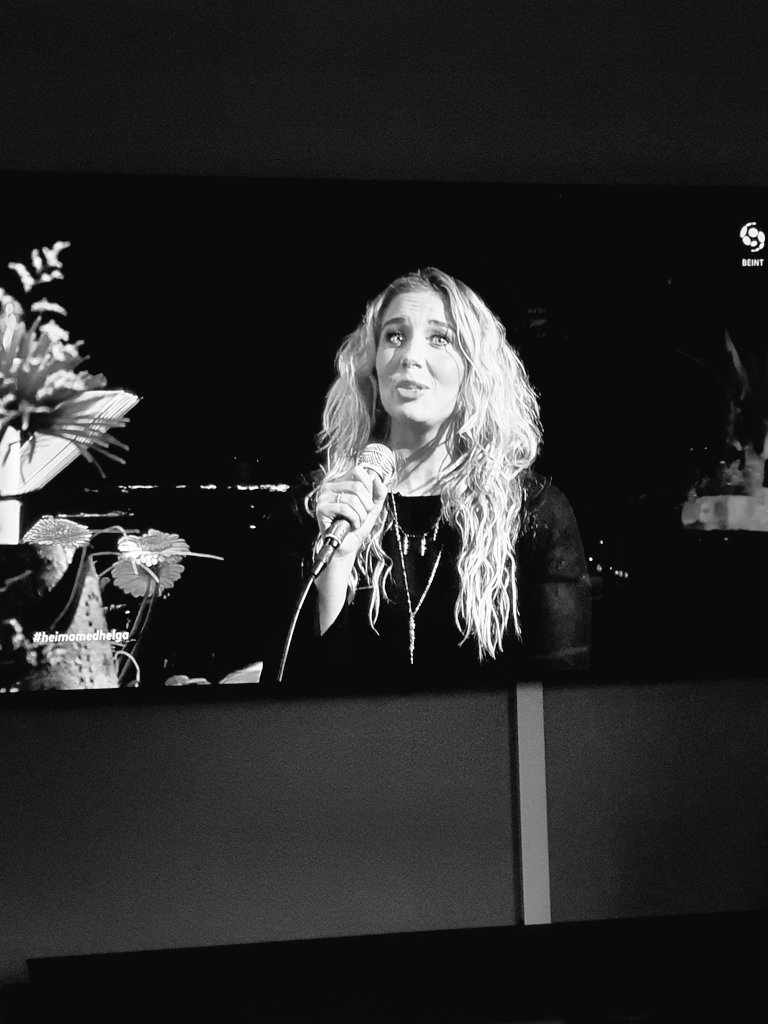 stevie_ice's tweet photo. #heimamedhelga yesss https://t.co/tmM23AhQH5