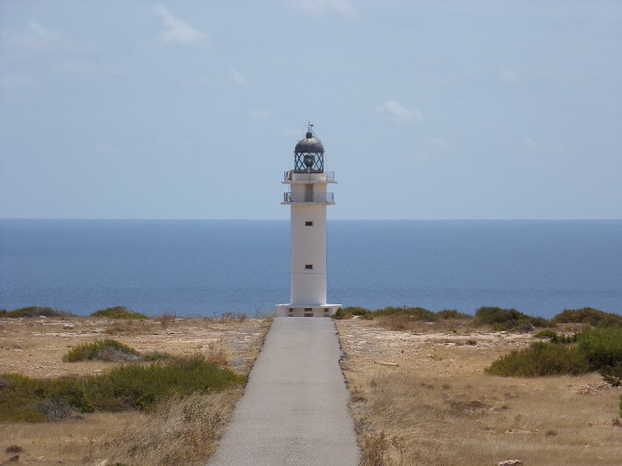 #formentera #faro #leuchturm #lighthouse #mallorca #menorca #ibiza #eivissa #relax #paraiso #paradise #capdebarbaria #holiday #beach #playa #baleares #holiday #picture #vacaciones #natur #nature #naturaleza #photo #hoy #paraíso @KBokoko
Y una vez más el faro: