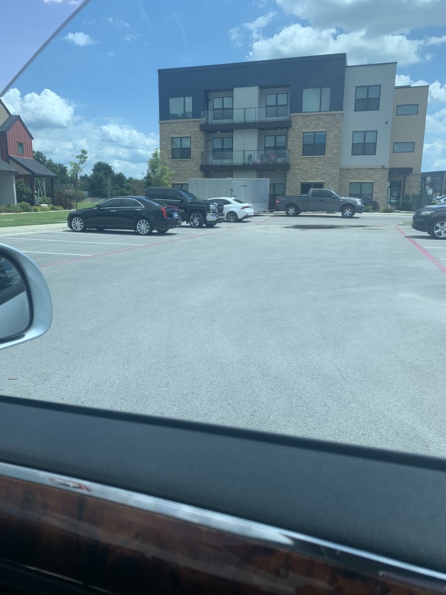 Amyloid007's tweet photo. @FBILosAngeles Tulsa story emerging of missing mom, boy and dog severely injured after reporting abuse to Dr, vet. Follow up interagency multi state connections under child abuse claims day before missing after husband incident w moving truck began paper trail https://t.co/rgZbzKVmUC
