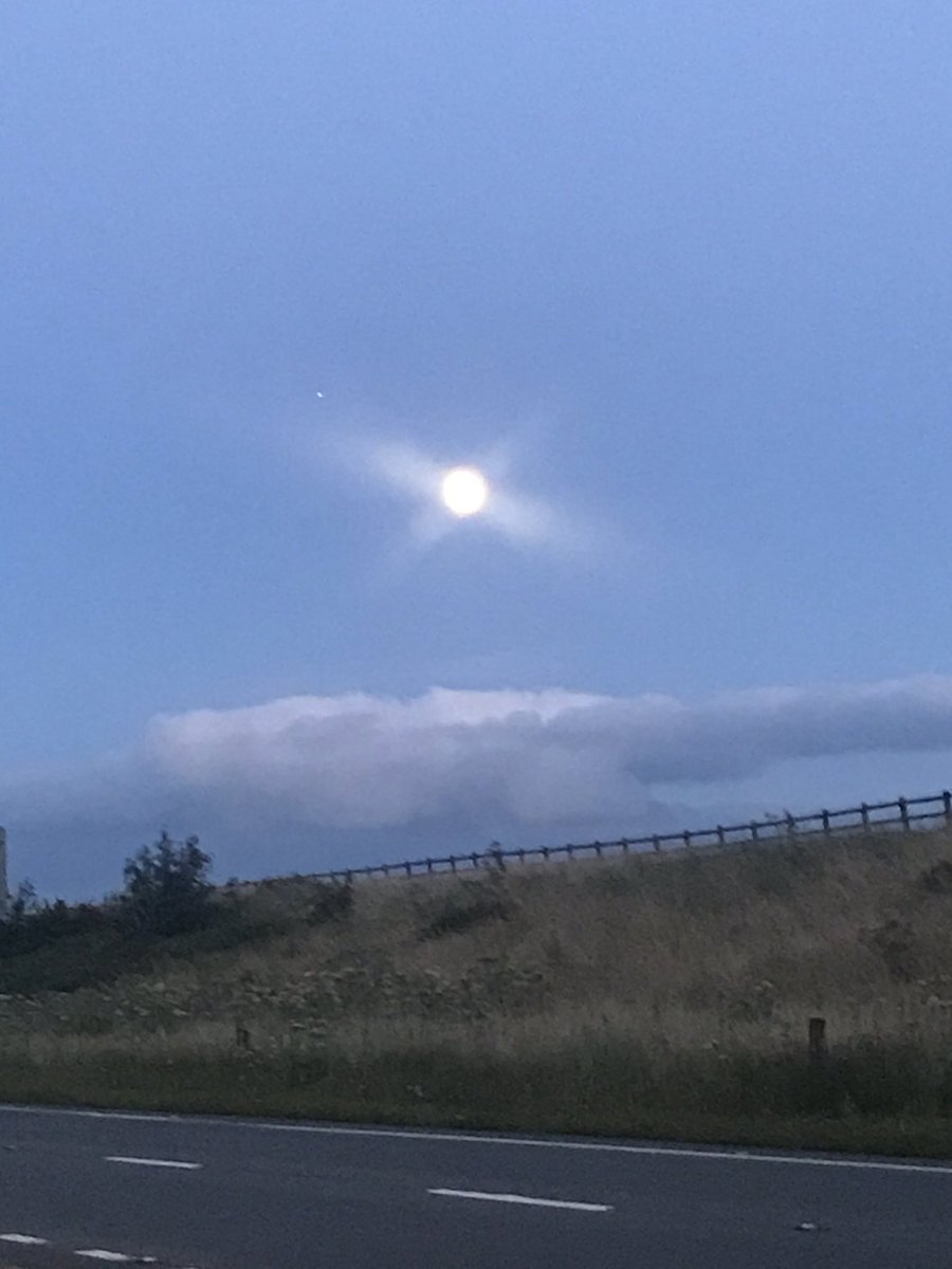_IanAdams's tweet photo. No words required! π¬
#PayWeekend
#FullMoon
#StaySafe https://t.co/0Dp7T1PHL3