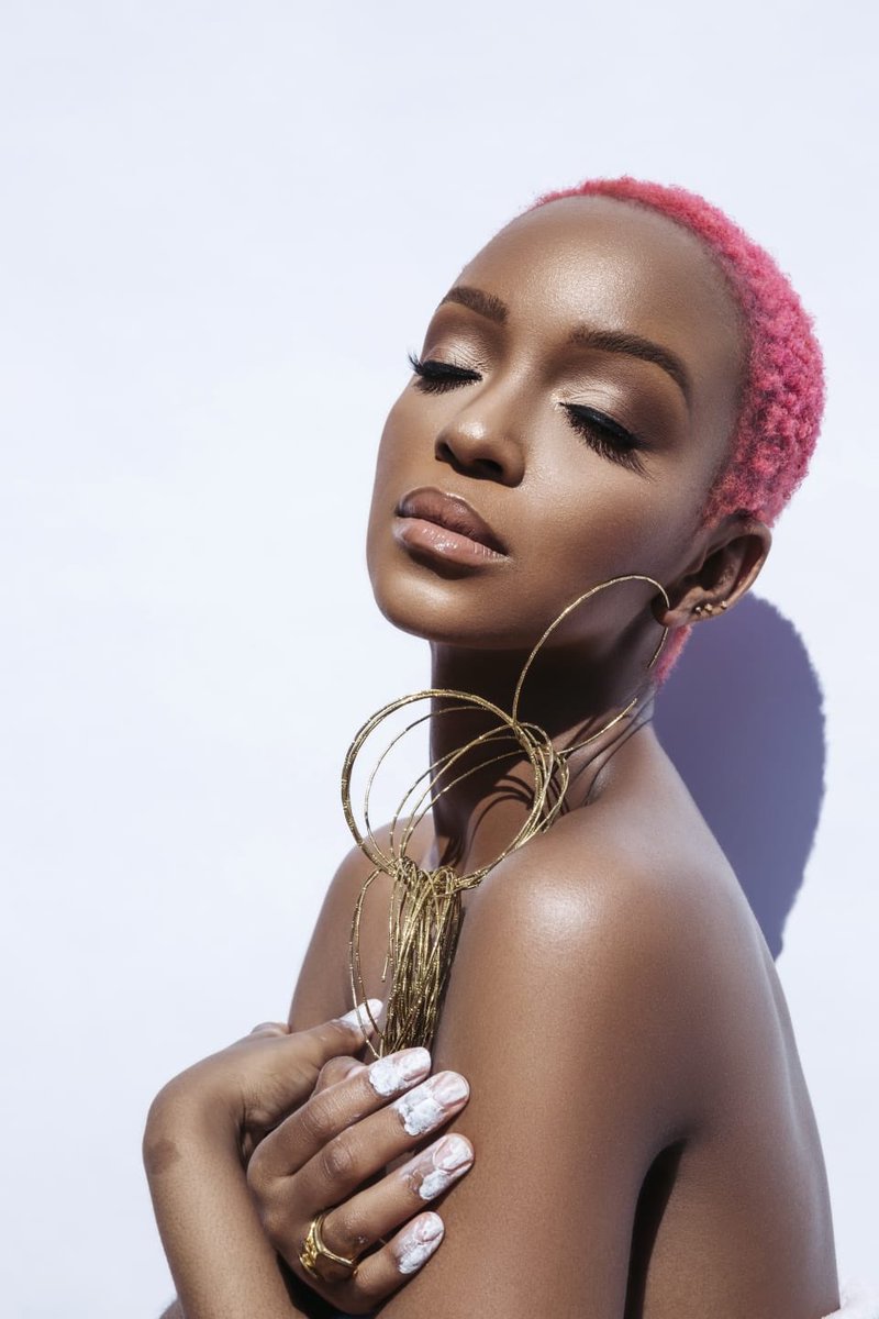 sipho_sphola06's tweet photo. I hope y’all know that Beyoncé didn’t choose Nandi Madida by mistake. It was not. She did her homework. Queen Nandi was a daughter of Bhebhe, and mother of the famous Shaka, King of the Zulus. Beyoncé used the throne to tell the beautiful story of the Zulu tribe. 🖤
#BlackIsKing https://t.co/8bSkyDNl79
