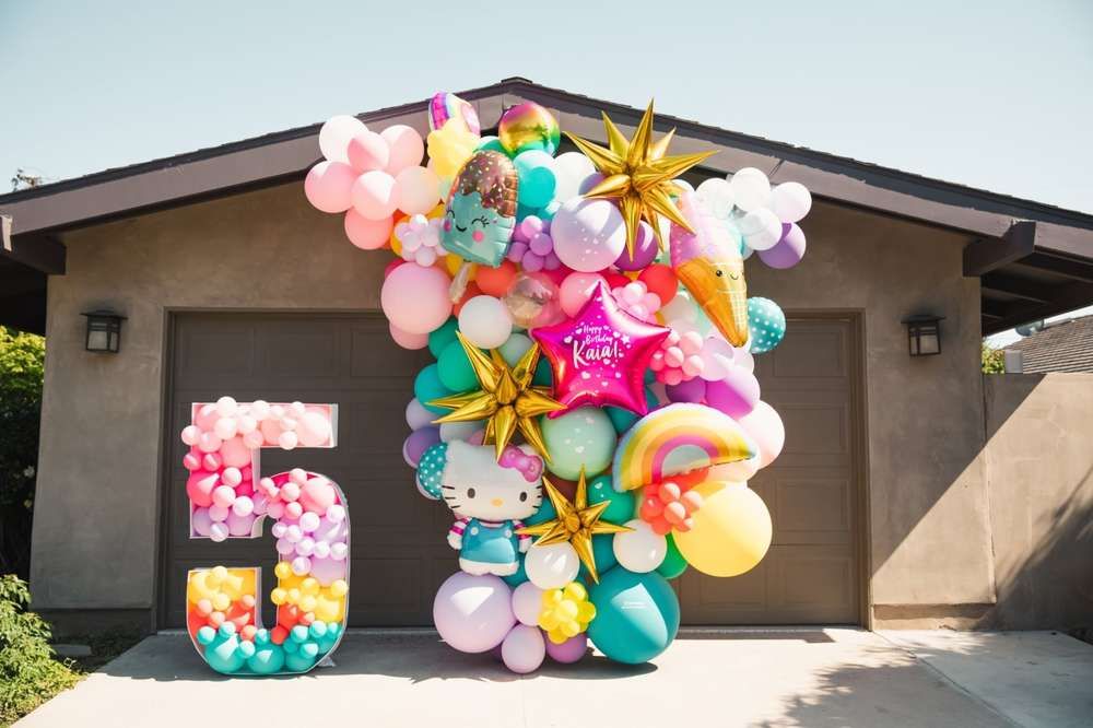 catchmyparty's tweet photo. Fall in love with this stunning girl drive-by birthday party! The balloon decorations are amazing! https://t.co/6tCKQfuT6U #partyideas #drivebyparty #girldrivebyparty #girlbirthdayparty https://t.co/NeNxS4dlCz