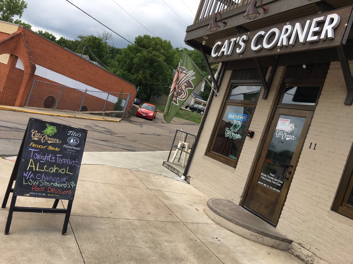 CatsCornerOu's tweet photo. It’s a drinking kind of Saturday🍺 Last call @10pm #saturdaydaydrinking #supportdaydrinking #patiolife #fooddeliveryservice #bobcatnation #bobcatstrong #athensohio https://t.co/apAzB6sbRC