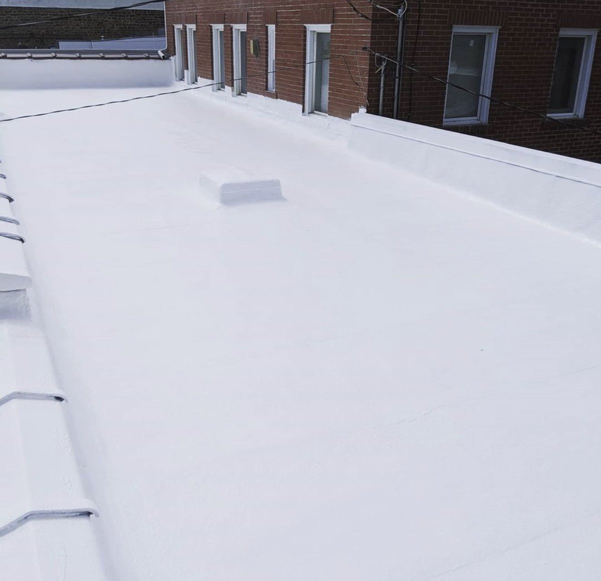 NCFI's tweet photo. Repost from Andy Anderson. Another spray foam roof down! #NCFI #manufacturer #EnduraTech #roofing #sprayfoam #SPF #sprayfoamroof #roof #insulation #SRIcontractors #graco833 https://t.co/4CyyYijNJV