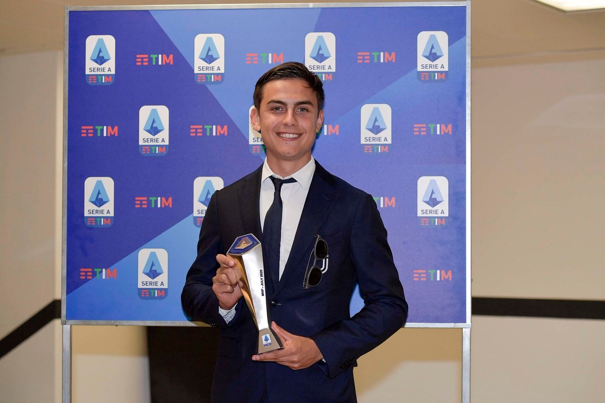 EmbajadoresArg's tweet photo. 🏆🇮🇹 Tras consagrarse con #Juventus, Paulo Dybala recibió el premio al mejor jugador del mes de julio de la #SerieA. https://t.co/ZLudeYSkFc
