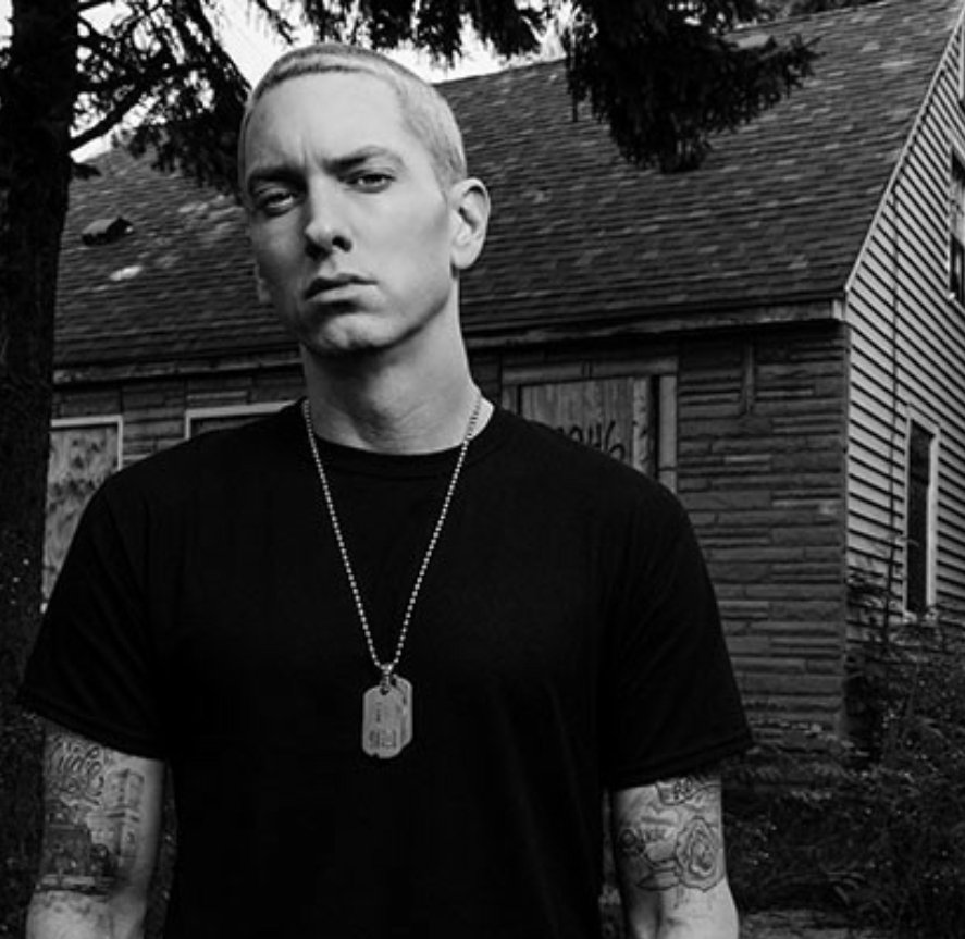 1. The Detroit kid who conquered the world. Very influential in culture, he popularized rap around the globe and if today my friends and I here in Brazil listen to other rappers it is thanks to Eminem. Its versatility and power to change the flow in a song is +