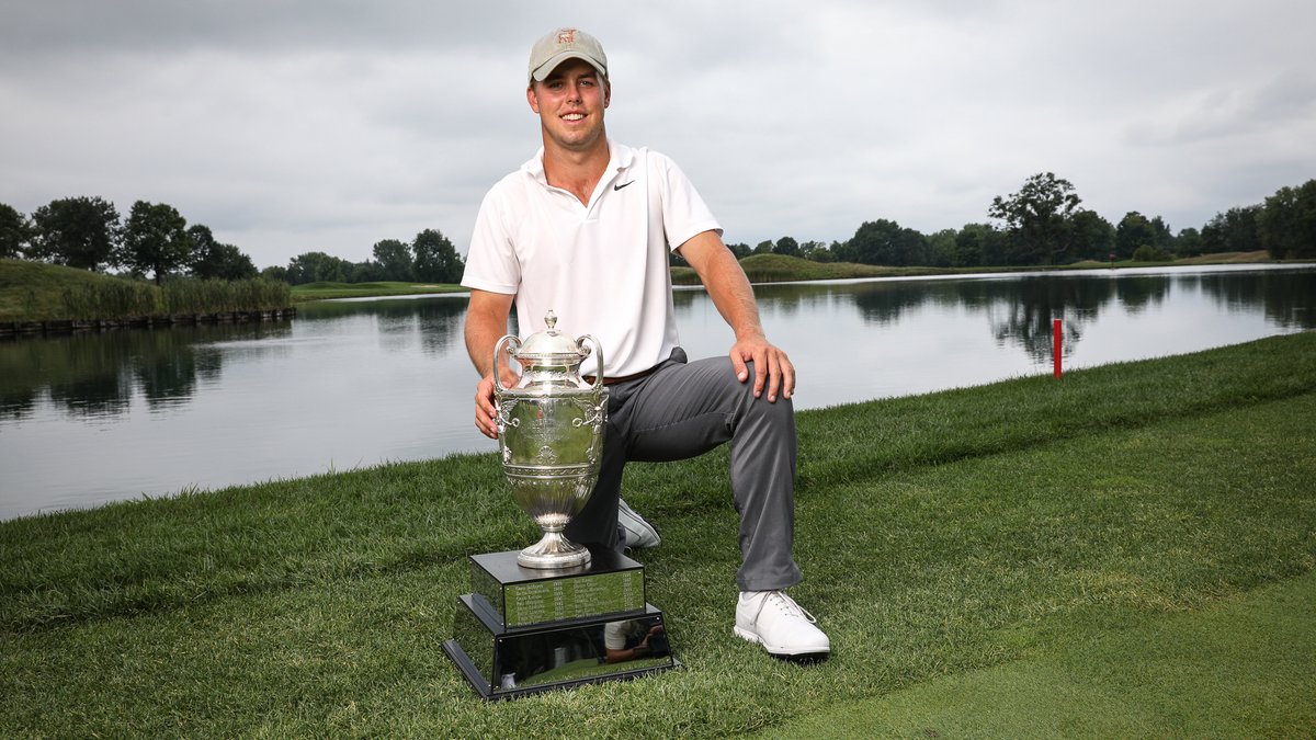 Trophy time. 🏆 ⏰ <a href="/pierceson_coody/">Pierceson Coody</a> <a href="/TexasMGolf/">Texas Men's Golf</a>