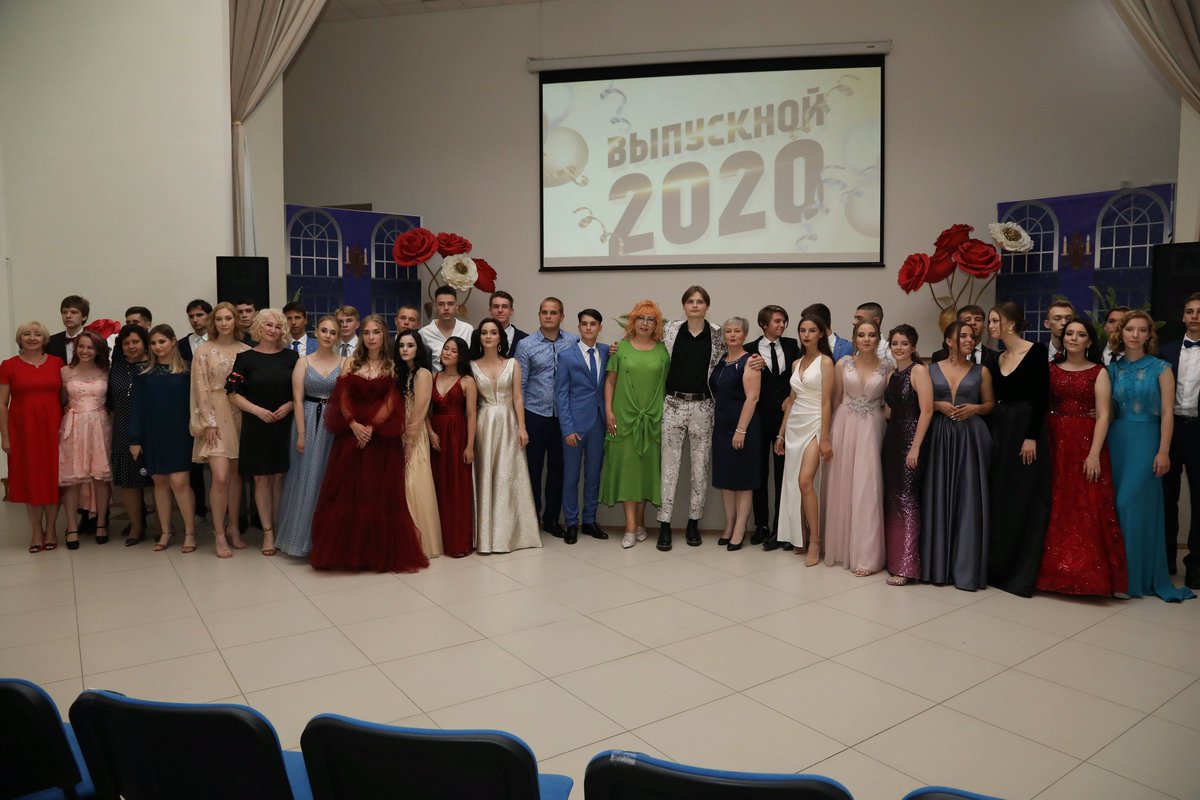 💫 31 июля 2020 года в МБОУ СОШ №66 им. Виктора Александровича Стукалова состоялся 🔔"Выпускной бал 2020"🔔
Шикарный, теплый и праздничный вечер в кругу выпускников, родителей и администрации школы. Удачи и светлой дороги в будущее выпускник 2020.