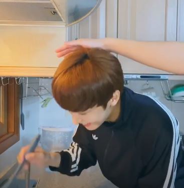 guys i fucked up and forgot one so here's all 4 times that gyujin (&kuhn) protected sunyoul's head from the SCARY SHARP PANTRY CORNER(gyujin protecting sunyoul from hitting his head 4 times.... kuhn actually hitting his head 4 times... sooil i'm so sorry for laughing)