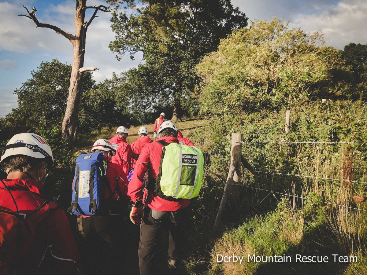 DerbyMRT's tweet image. #CALLOUT 5:30pm today a 68yo/f who had #dislocated her ankle while walking near #Ingleby.
She was treated on scene by the team reducing the dislocation, carried to the road-head by stretcher and ransferred to the care of @EMASNHSTrust