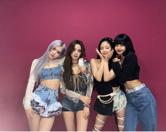 tracklist's tweet photo. Fifth Harmony e Blackpink são os únicos grupos femininos que possuem pelo menos um videoclipe com mais de 1 BILHÃO de views no Youtube. 

Little Mix está quase lá com "Black Magic", que possui mais de 700 MILHÕES de views.

TODAS PATROAS SIM! ❤️ https://t.co/WtqjzOlbej