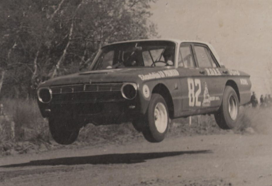 1967 - Mario Layus volando con el #Falcon en el Triangulo del Oeste #Bragado #NuevedeJulio #LosToldos