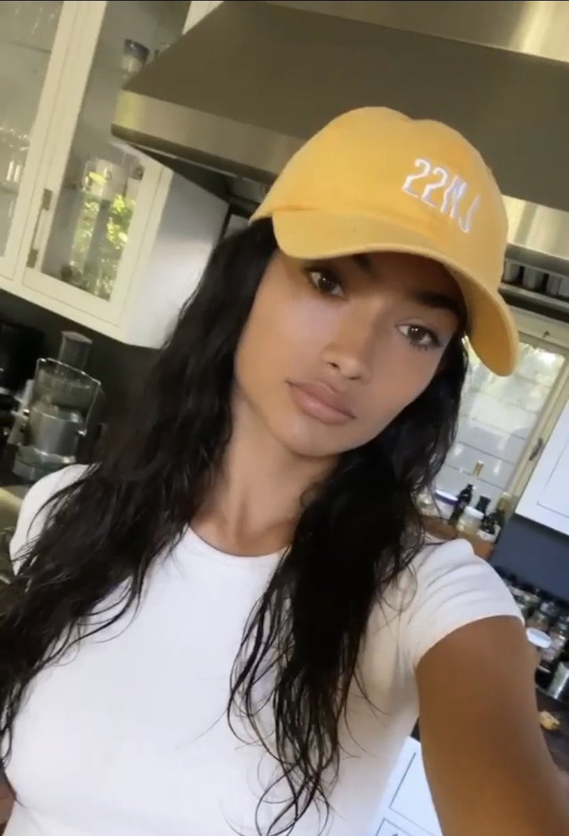 tutunjcom's tweet photo. Victoria's secret angel Kelly Gale with our yellow 22NJ cap💛💛 https://t.co/lCWWdmoRto