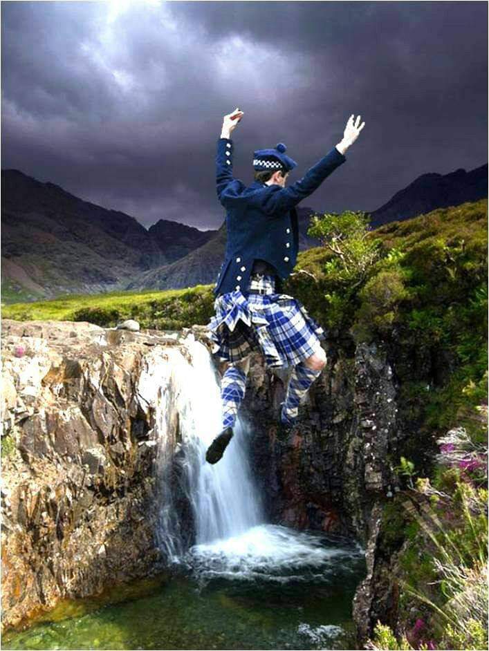 #ReelMen love tae dance at the Fairy Pools, #IsleOfSkye. 
📷: Scotland past and present.
#HighlandDance #Reels #Skye #HighlandDancer #Scotland #ScottishBanner #HighlandFling #Braw #ScotlandIsNow #LoveHighlandDance #TheBanner #LoveScotland