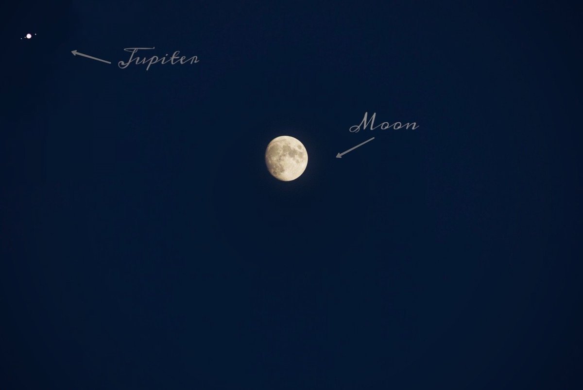 Trevor_Belmont2's tweet image. Moon and Jupiter are in conjunction tonight 🔭 you can see both celestial bodies in one frame as well as Jupiter's moon.
Last image captured with Sky watcher Evostar attached with canon 1300D. I couldn't believe I had this beautiful shot 
#ThePhotoHour @StormHour @DLR_next