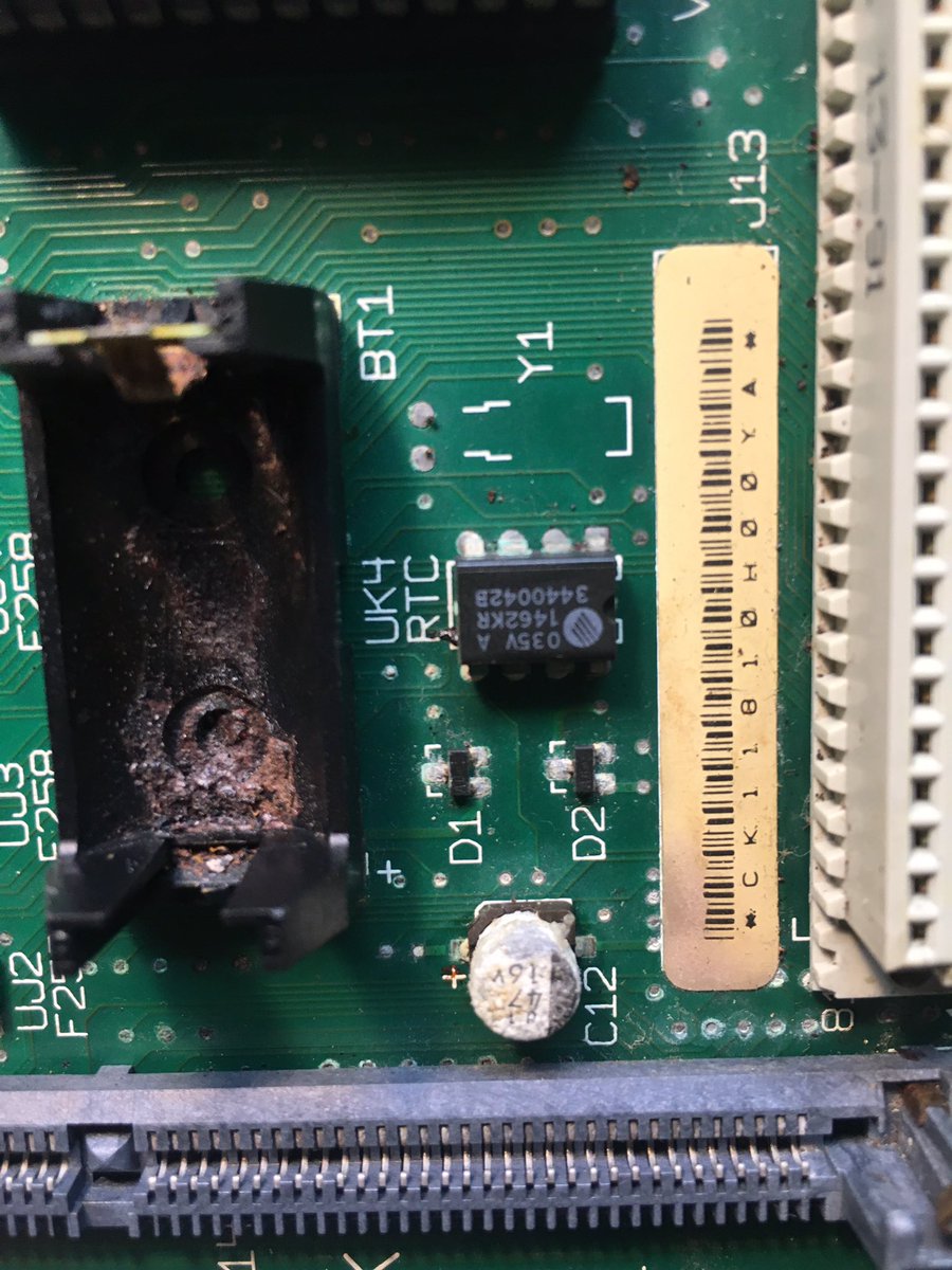 aradiogurl's tweet photo. The better looking of the two bad SE/30 boards, minor battery carnage, looks worse than it is. Cleaned away as much as I could, tested the traces, replaced y1 and c12, then checked if it would boot. #vintagemac #macintosh #macse30 https://t.co/fIQ75wcDvU