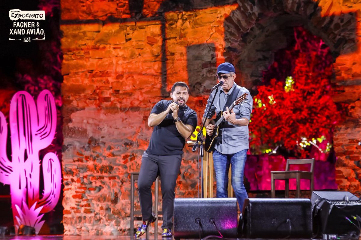 FExpocrato's tweet photo. Estamos ao vivo pelo @youtubebrasil! Aproveita que ainda tem muito do ENCONTRO DOS SONHOS pra vocês! #Fagner e @xandaviao 💥
_
#RaimundoFagner #XandAvião #FestivalExpocratoLive #FestivalExpocrato #ComoVocêNuncaViu https://t.co/EWzbHwMClr
