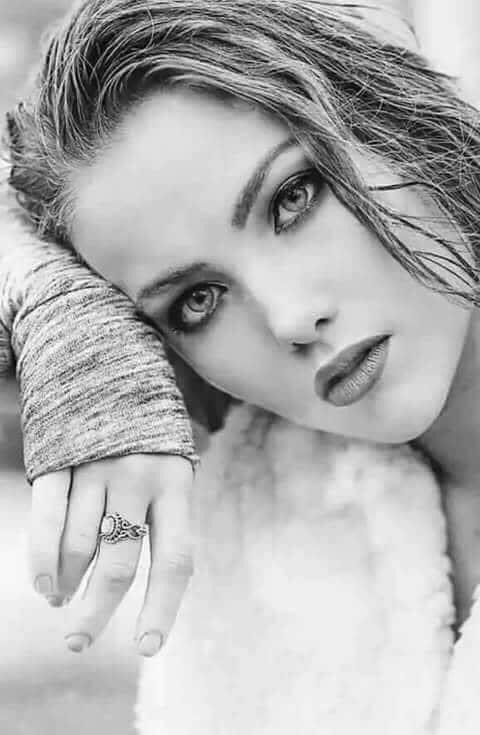 اتسائل: من امسك يدك حين افلتها الجميع ?? 🖤