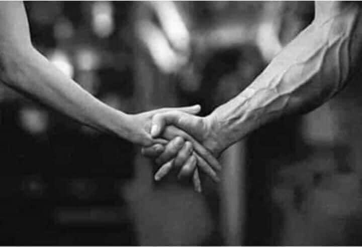 دعها تشعر برجولتك ، لا تكن ناعما مثلها

مو هيج يا الاثول😜