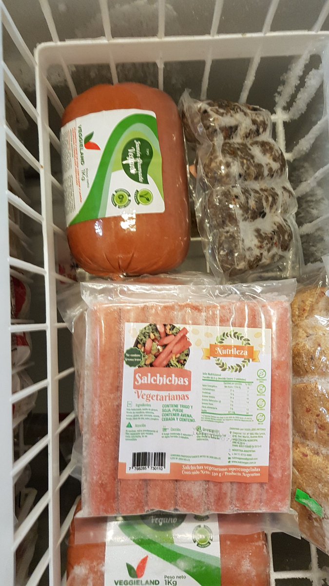 lalocadeltaper's tweet photo. Y en esto vengo a bancar estas cosas raras envueltas en plástico. Pará mí #taperfecto que querés que te diga... https://t.co/vaOqfU2KBY