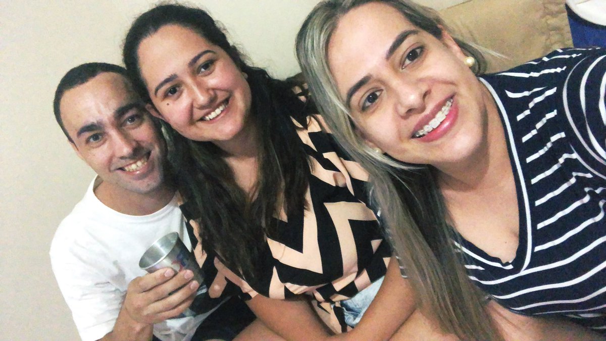 MarianaCres's tweet photo. Curtindo a Laive Rodeio ❤️🤠 #LAIVEfidumaejeca @fidumaejeca https://t.co/R9MQuGjbrP