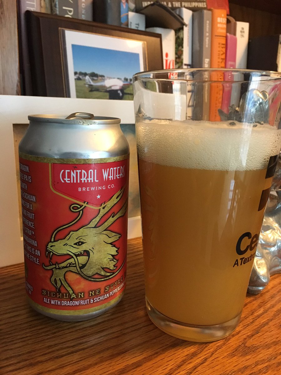 beer4strgclimat's tweet photo. Post-birthday mid-weekend cheers: #CentralWaters Brewing Co Sichuan NE IPA Citra, Mosaic, and Mandarina Bavaria hops 7,25% abv
Golden hazy color
Tropical aromas
Tasting the dragonfruit on the palate w a spicy finish #CraftBeer #WIBeer #BeerForStrangeClimates 🌶🍻♥️ https://t.co/oGvhOnnCpM