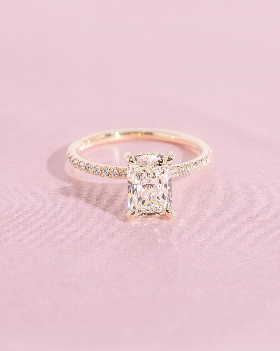 PBrideDiamonds's tweet photo. Gorgeous Shelby in yellow gold with a 1.7ct Radiant Diamond 💍✨ #shelbyring #radiantdiamond https://t.co/MfaJ4tFbHP