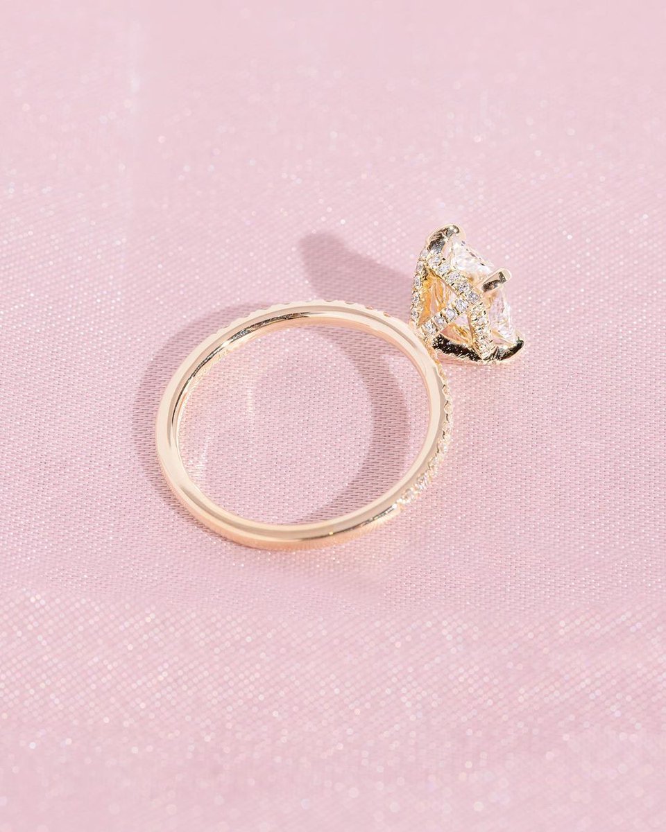 PBrideDiamonds's tweet photo. Gorgeous Shelby in yellow gold with a 1.7ct Radiant Diamond 💍✨ #shelbyring #radiantdiamond https://t.co/MfaJ4tFbHP