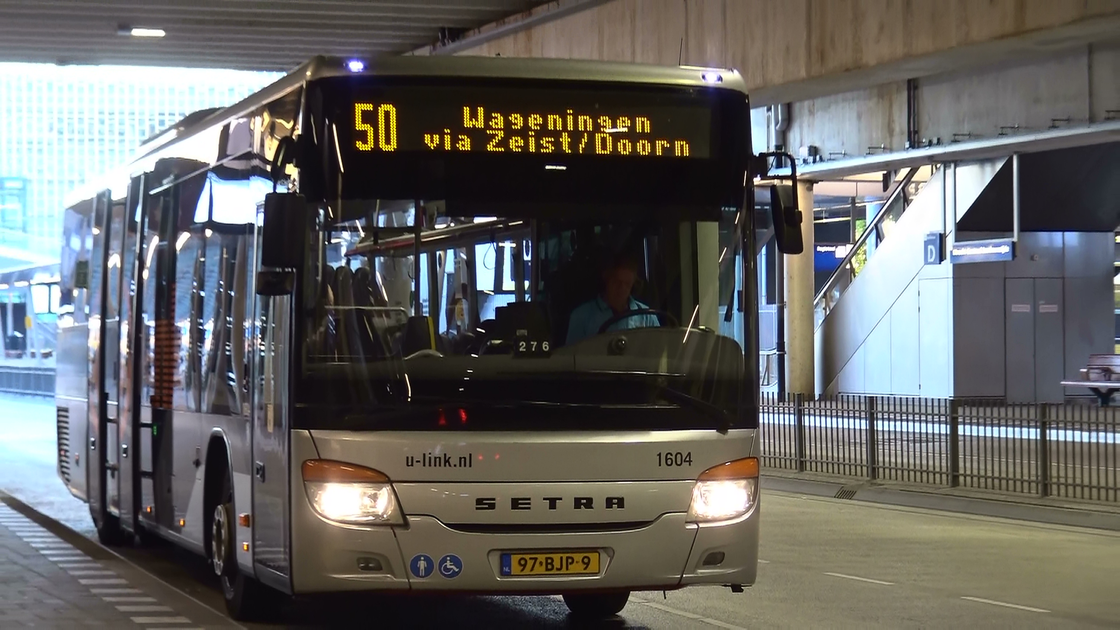 Dick van der Goot on Twitter: "In Utrecht wordt de grijze buskleur steeds consequenter voor de U-link-lijnen toegepast. Ook Syntus doet daaraan mee op Ook vergrijzing bij dubbelgelede bussen van