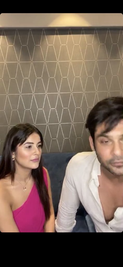 Sid: Sana, Himanshi ki acting kar lo.*Look from Sana*Nahi nahi.. Mai nahi, woh keh raha hai...(Kuchh hua hai pakka)