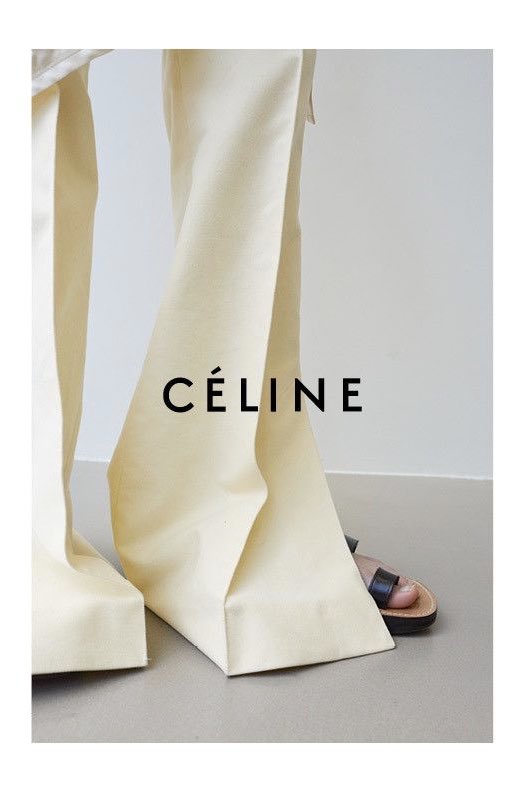 first, let’s talk about the philo aesthetic.at céline, phoebe philo developed a style that goes beyond her designs & brand. she created a fashion lifestyle that lives on even after her departure from fashion. minimalist, simple, with pops of color done in neat ways.