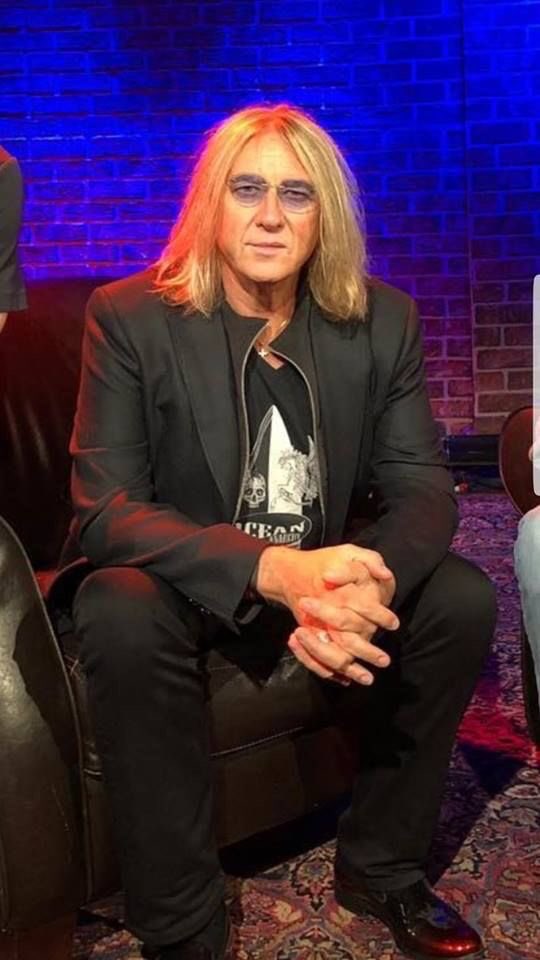 Joe Elliott cumple 61 años hoy, el mismo día que cumples años tu!!! Happy Birthday!!!!   