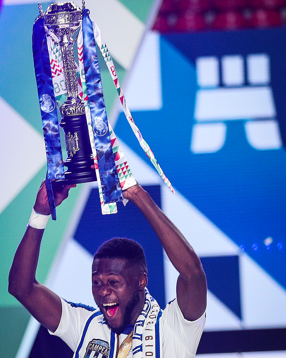 brfootball's tweet photo. Porto have won the double 🏆🏆 https://t.co/sCrp2wMXOA