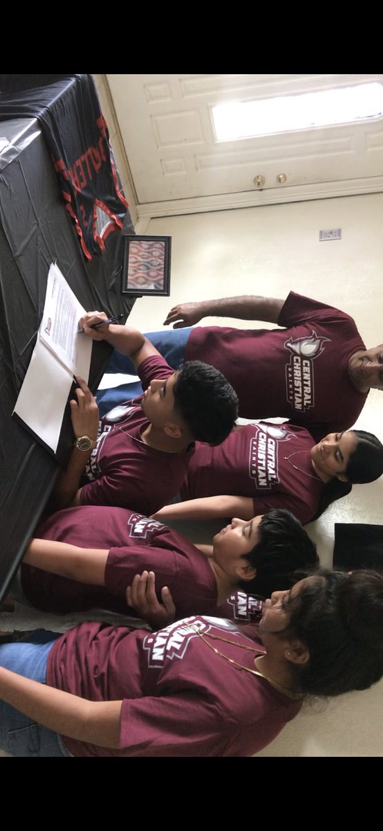 G_ramoos11's tweet photo. Committed ✍🏽 #torchesup @CCCBSaints @CoachDefreitas @McAllenBallers @PhsBasketball6 @wildboibizzle @flash03071 @lebraulio @Riosportslive @KRGVSports @_GGBBALL https://t.co/QPYE9w2BGk