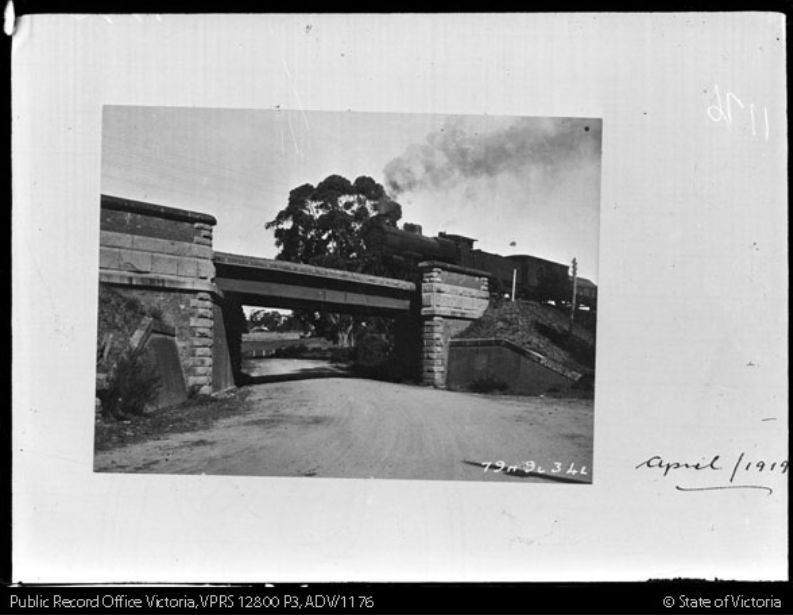 RAILWAY BRIDGE OVER CALDER HIGHWAY CASTLEMAINE APRIL 1919 STEAM HAUL TRAIN ON BRIDGE https://metadata.prov.vic.gov.au/imagefiles/12800-P0003-000108-020.jpgLoco looks like a DD to me. 4-6-0 261 of them built between 1902-1920.