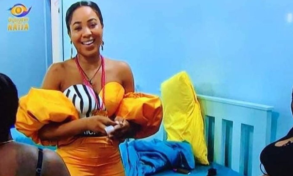 BigBroNaijaPage's tweet photo. Who is the best dancer in tonight party so far?  

Like for Erica  #StarTimesCares 

RT for  Praise  #BBPraise 

#BBNaija  #BBNaijalockdown2020 #BBNaija2020  #BBNaijaparty #bbnaija2020lockdown https://t.co/h2awXtkeyQ