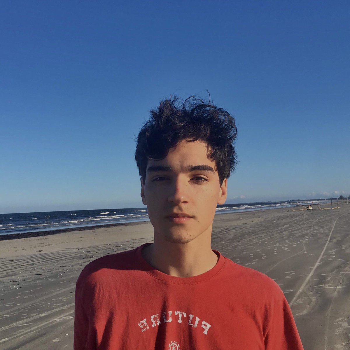 renanscharmann's tweet photo. A foto / a pessoa com astigmatismo tendo que ficar de olho aberto no sol
#beach #poderlgbt #lgbt #sand #sea #sun https://t.co/3VqYEGXODX