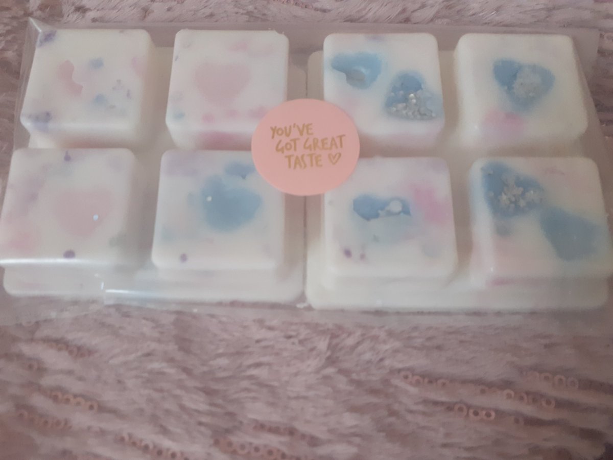 handmade_mk's tweet image. HANDMADE WAX MELTS 
MADE IN SMALL BATCHES 
WITH ALL NATURAL INGREDIENTS VEGAN FRIENDLY WAX MELTS AND ENVIRONMENTALLY FRIENDLY 

facebook.com/groups/8862570…