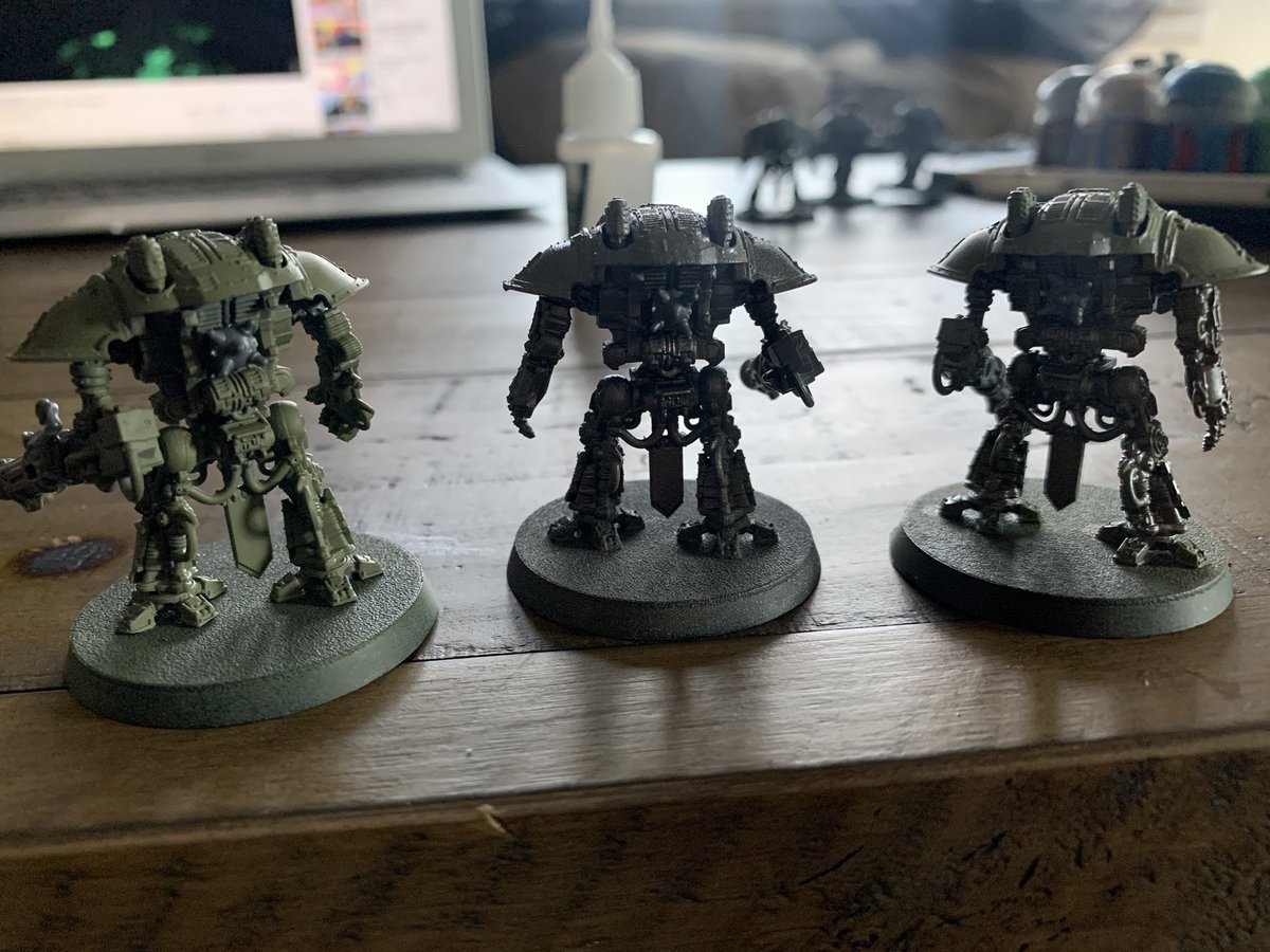 ElliotMoylan's tweet photo. Simple knight paladin conversion for my House Kaushik knight force #adeptustitanicus #knighthouse #conversion #warhammer40k #warhammer https://t.co/Mp3X4rdiAK