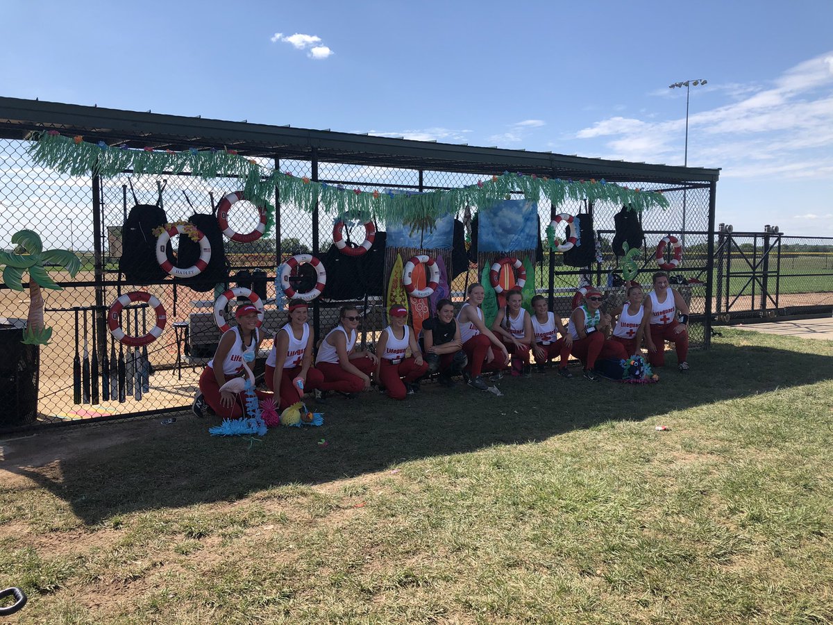 NEQuakesBuzzell's tweet photo. Having fun at our last tournament this season! Fear not...our lifeguards will save you! @NEQuakesSB #HawaiianHitfest https://t.co/DroRNiUXvR