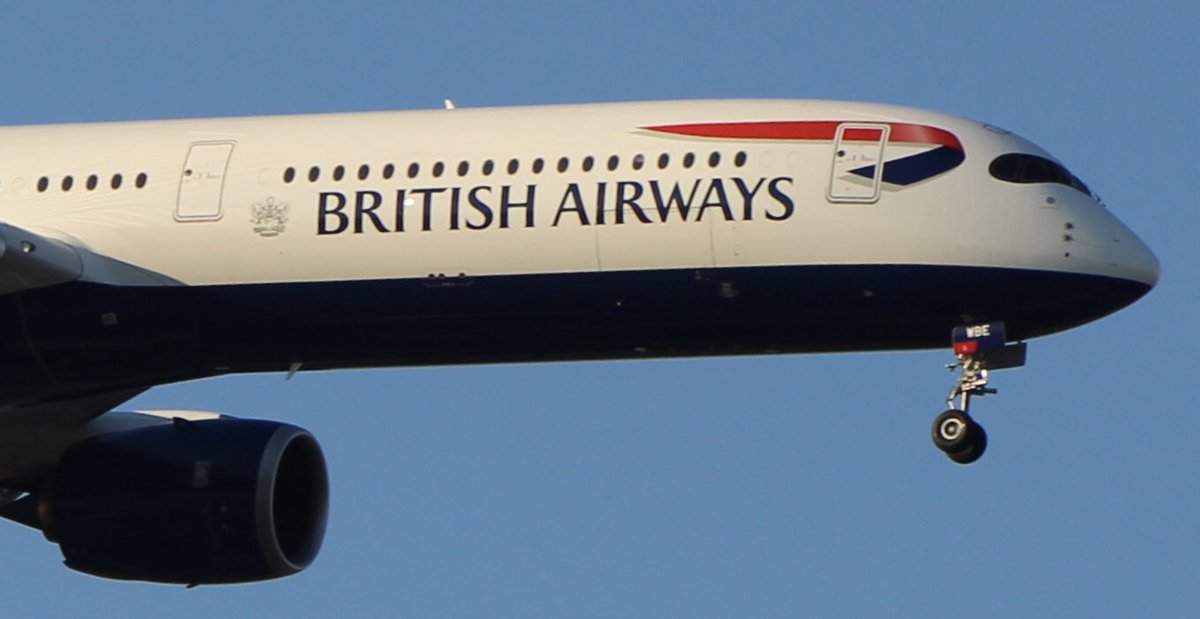 ChelseaScanner's tweet photo. Can almost reach out and touch it... #BritishAirways #LondonToBoston #BA203 #A350 #LoganAirport #BostonMA #ChelseaMA @BostonLogan @Massport https://t.co/RvPGkU0EC2
