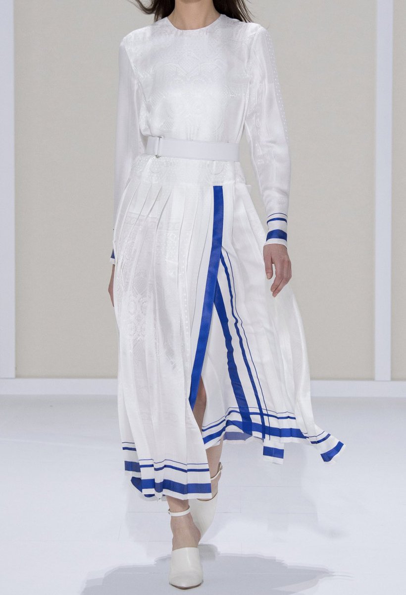 hermés.hermés’ ready-to-wear is the definition of understated, quiet luxury. the flowy, clean cut style of nadège vanhee-cybulski’s work for the historic house is similar to phoebe philo’s fashion philosophy (see what i did there?). hermés does minimalist fashion really well.