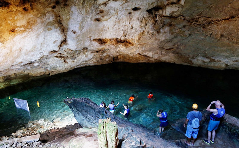 Milenio's tweet photo. ¡La naturaleza es increíble! Fotógrafo mexicano descubre cinco cenotes de agua dulce en islas de #QuintanaRoo https://t.co/CgqWMvU4dP https://t.co/2XyW8FtL04